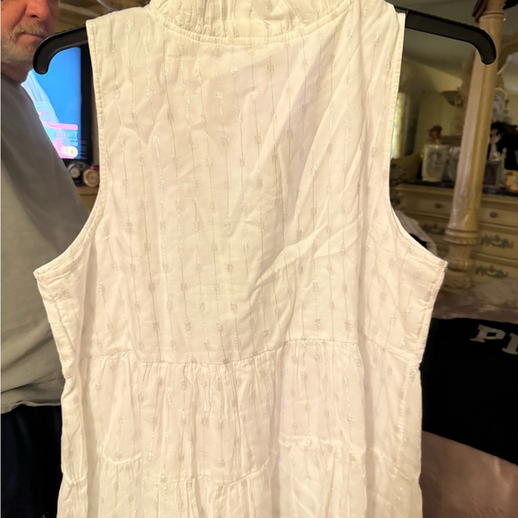 Comfty White Top - Picture 2 of 3